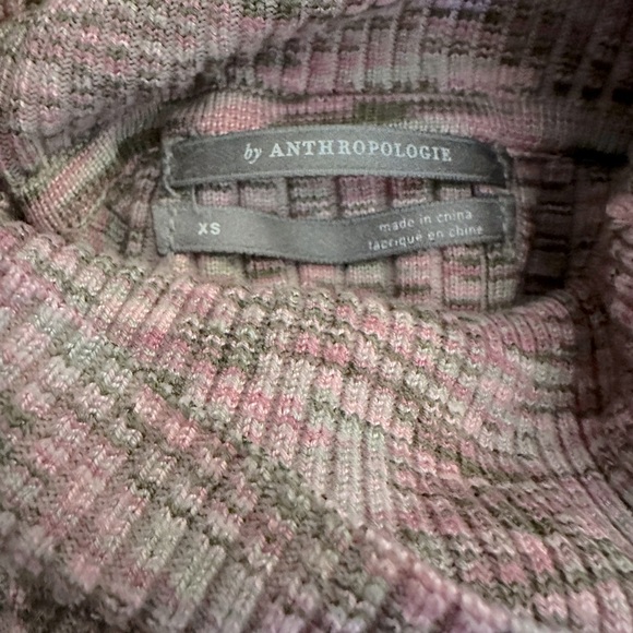 Anthropologie pink heathered turtleneck with button cuffs size XS - Picture 3 of 3